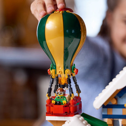LEGO 10339 ICONS™ Santa’s Post Office