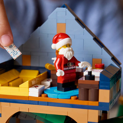 LEGO 10339 ICONS™ Santa’s Post Office