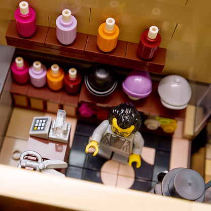 LEGO® 10350 ICONS™ Tudor Corner