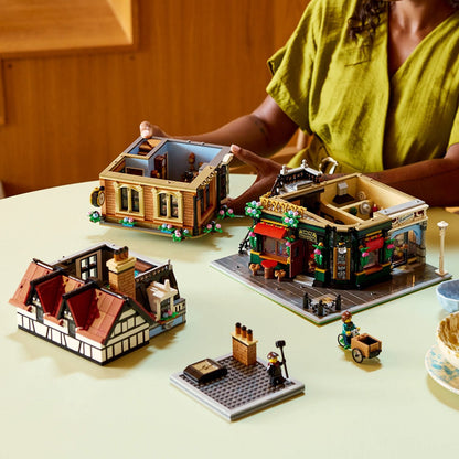 LEGO® 10350 ICONS™ Tudor Corner