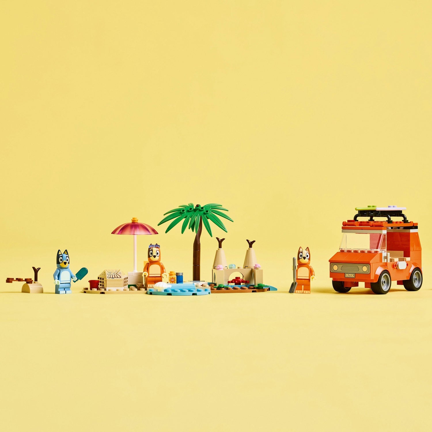 LEGO® Bluey: Bluey’s Beach & Family Car Trip