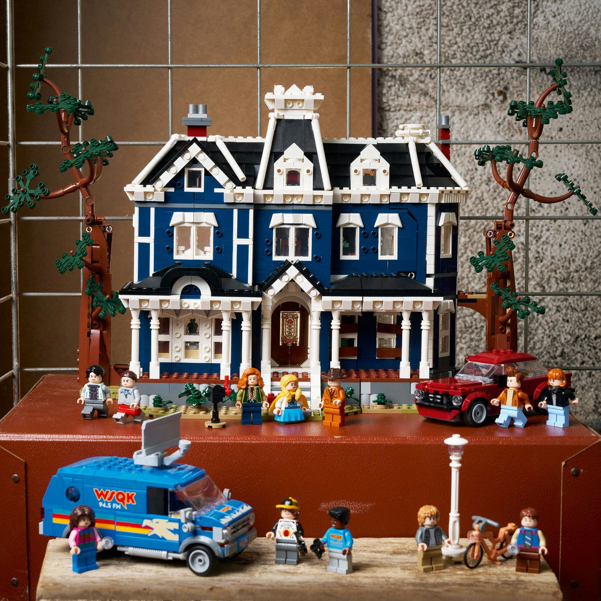 LEGO® Icons Stranger Things: The Creel House