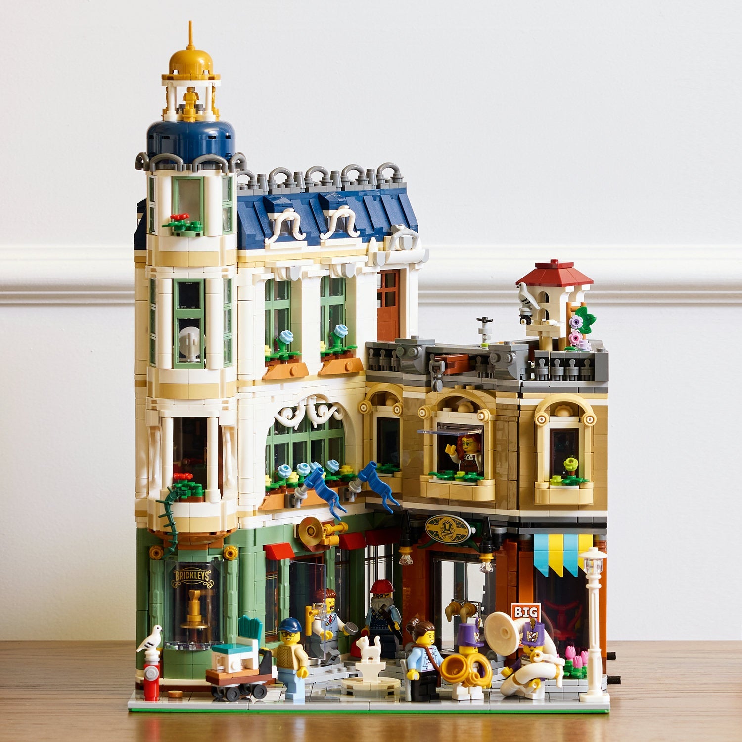 LEGO® Icons Shopping Street