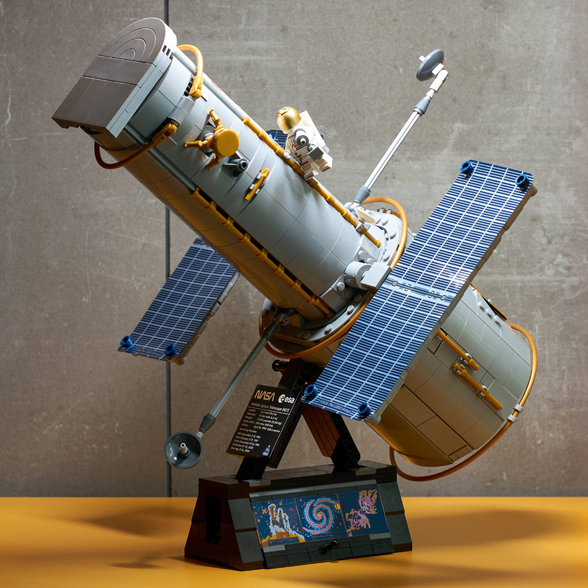 LEGO® Icons Hubble Space Telescope