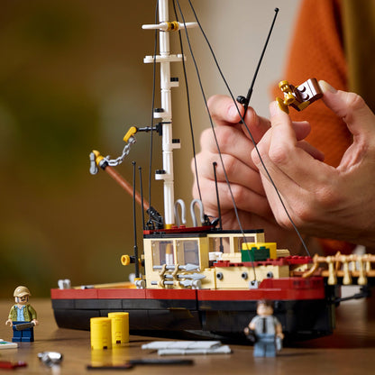 LEGO® 21350 Ideas Jaws