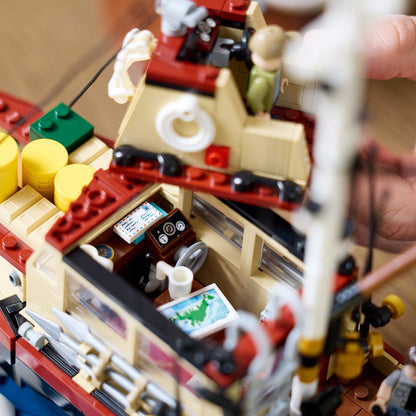 LEGO® 21350 Ideas Jaws