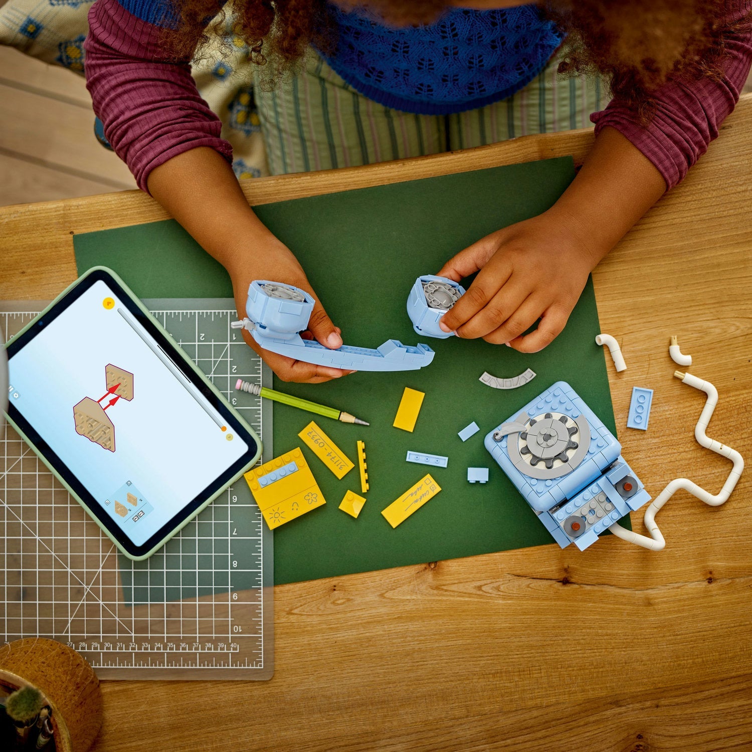 LEGO® Creator 3-in-1 Retro Telephone