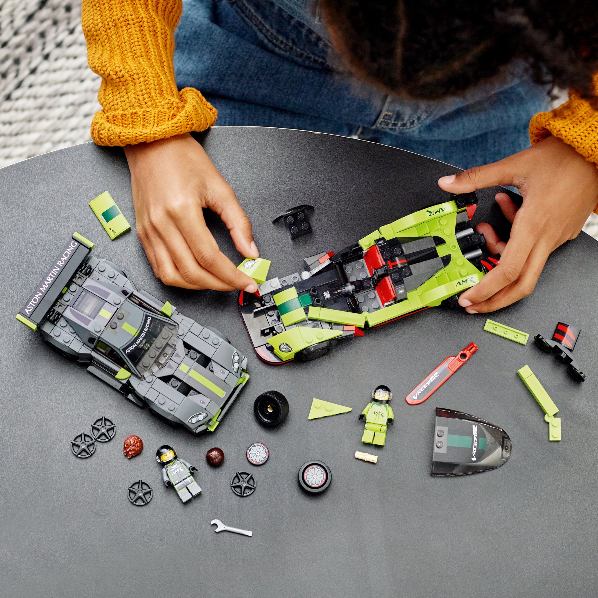 LEGO® Speed Champions Aston Martin Valkyrie AMR Pro and Aston Martin Vantage GT3