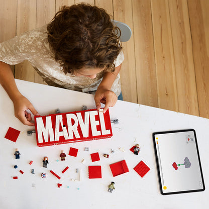 LEGO® 76313 Marvel: MARVEL Logo & Minifigures