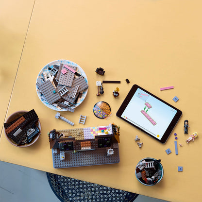 LEGO® 76781 Wednesday: Wednesday & Enid’s Dorm Room