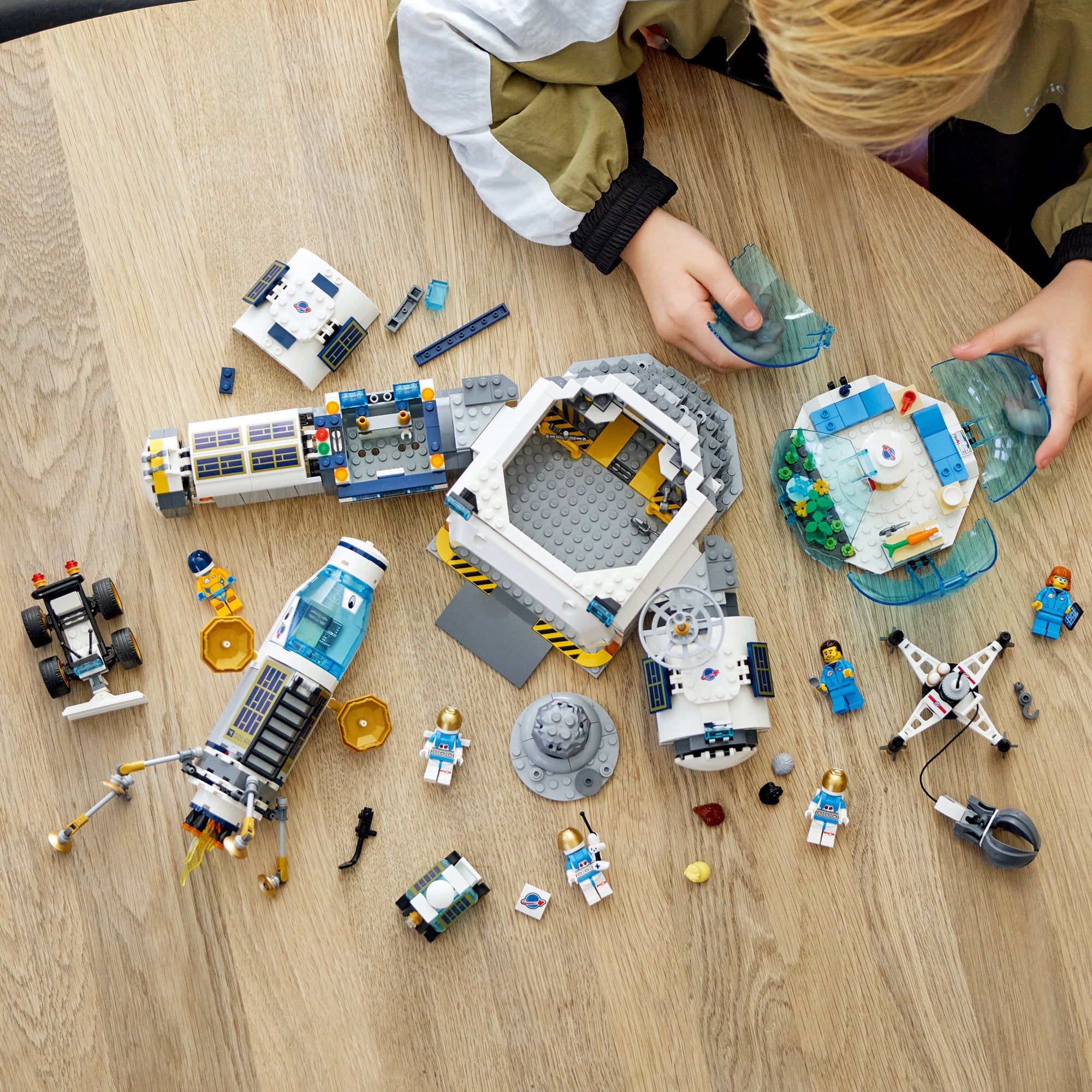 LEGO® City Lunar Research Base