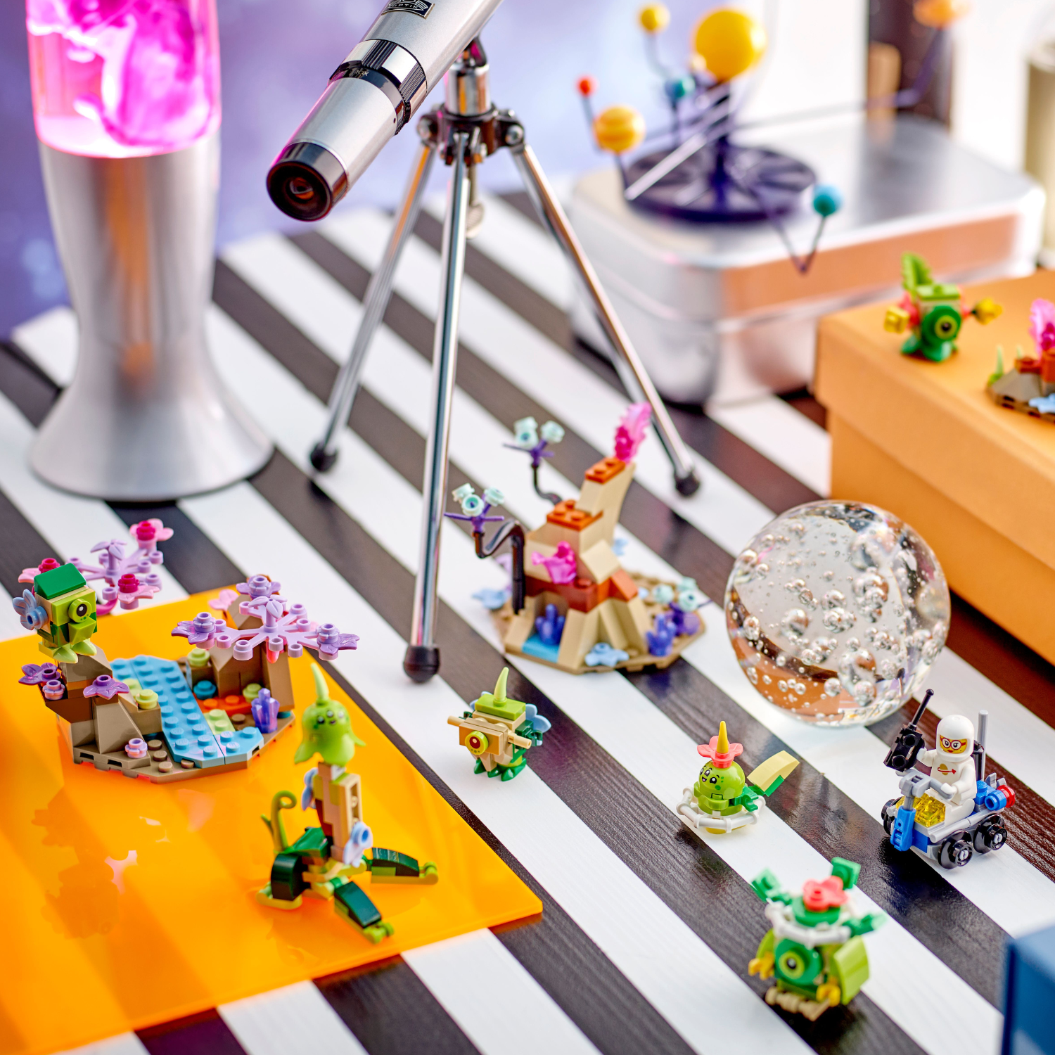 LEGO® Alien Planet Habitat