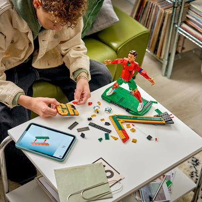 LEGO® Editions Cristiano Ronaldo – Football Legend