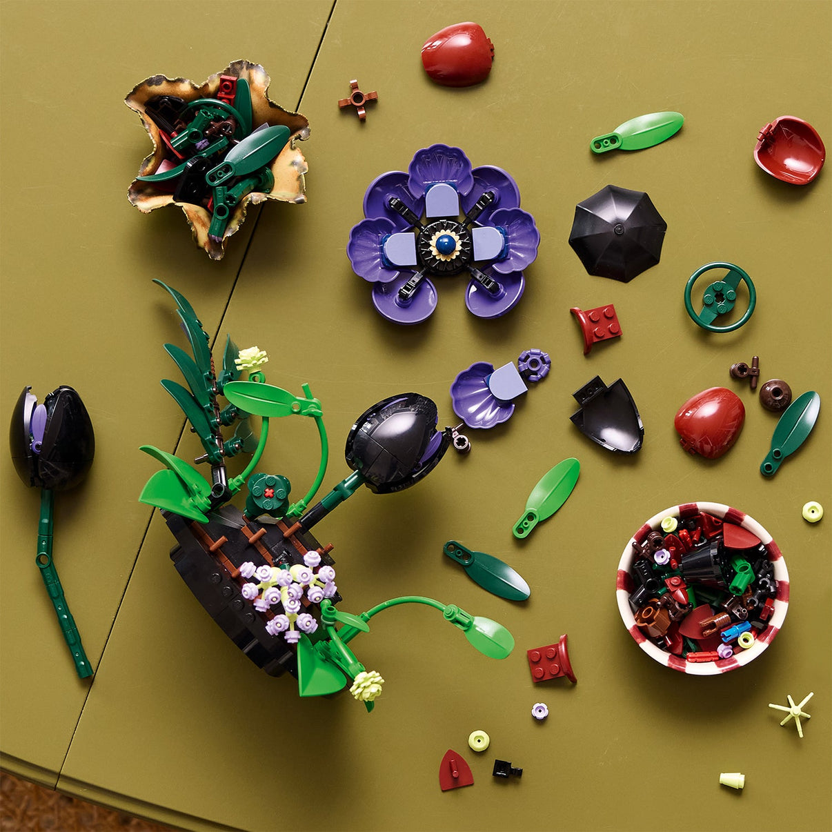 LEGO® Botanicals Dark Flower Arrangement