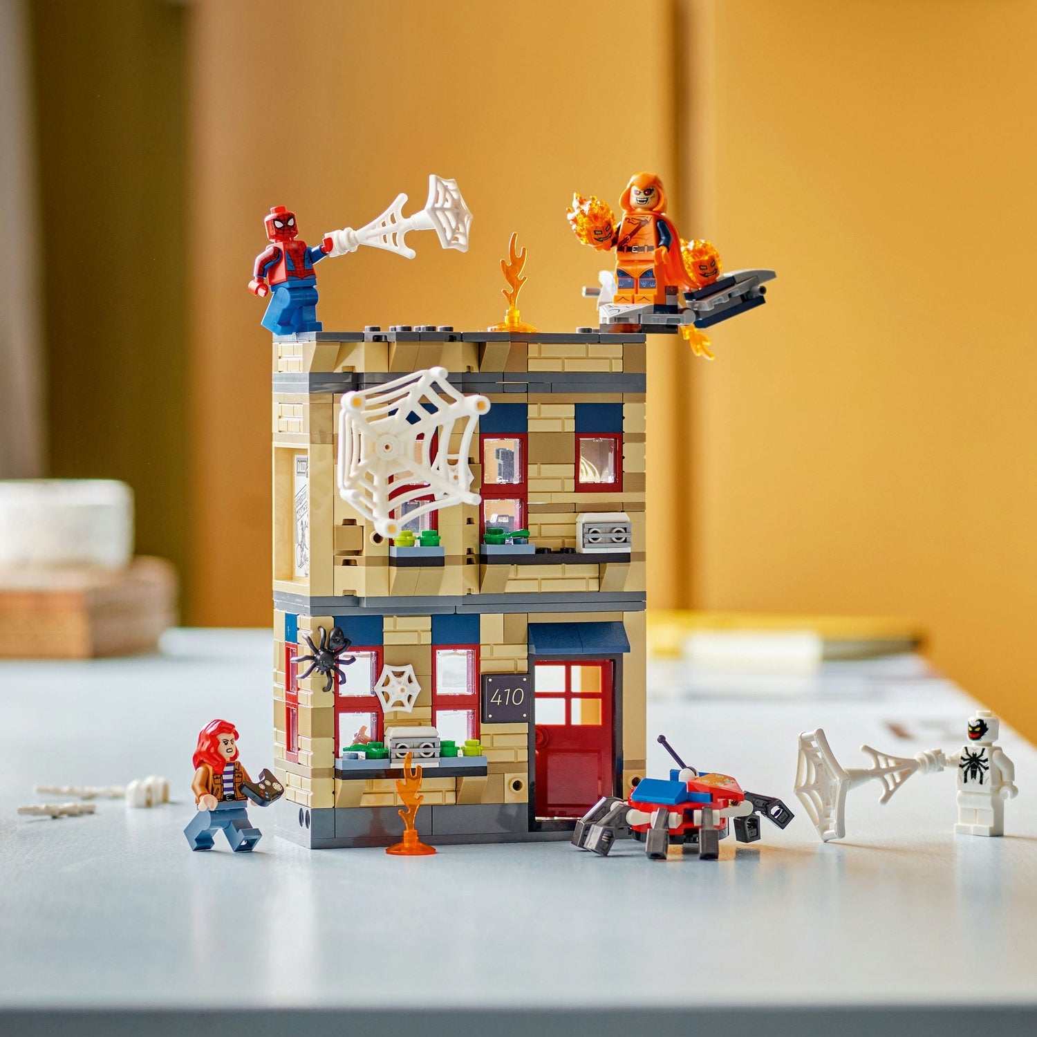LEGO® Super Mario™: Mario Kart™ – Interactive LEGO® Mario™ & Standard Kart