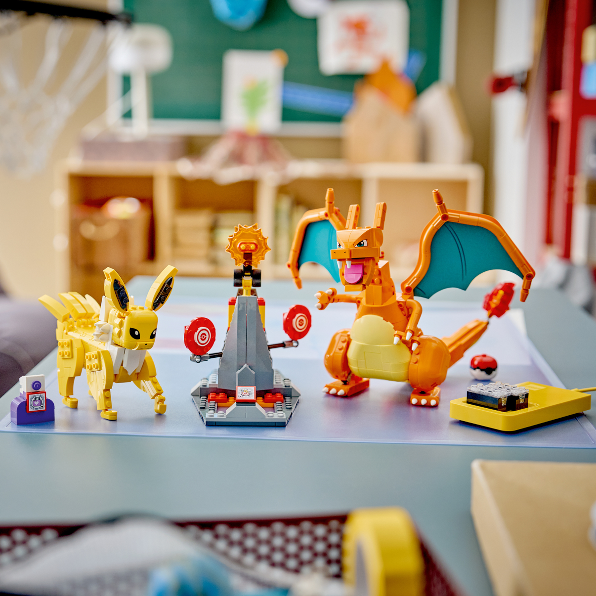 LEGO® Pokémon™ SMART Play™: Charizard vs. Jolteon Ultimate Battle