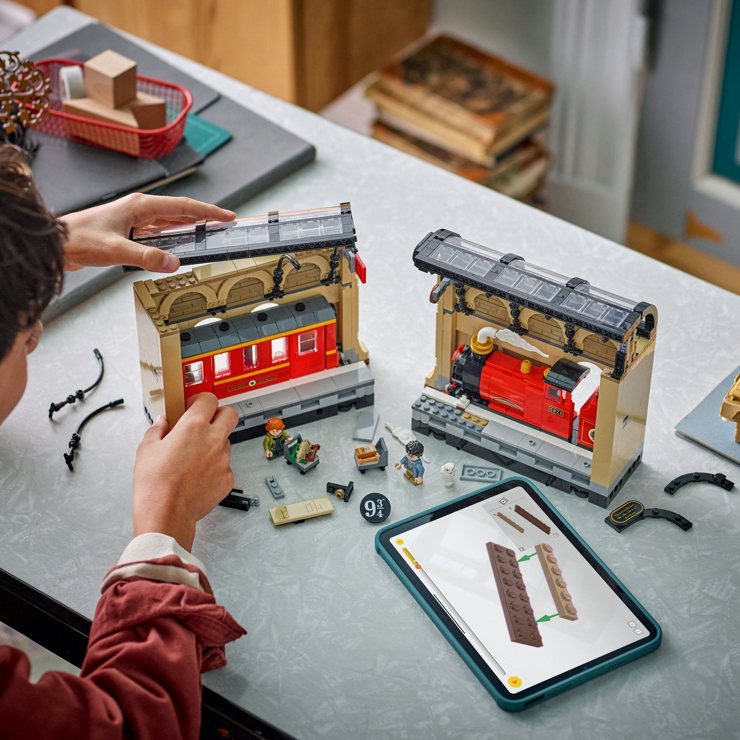 LEGO® Harry Potter™ Book Nook: Hogwarts™ Express