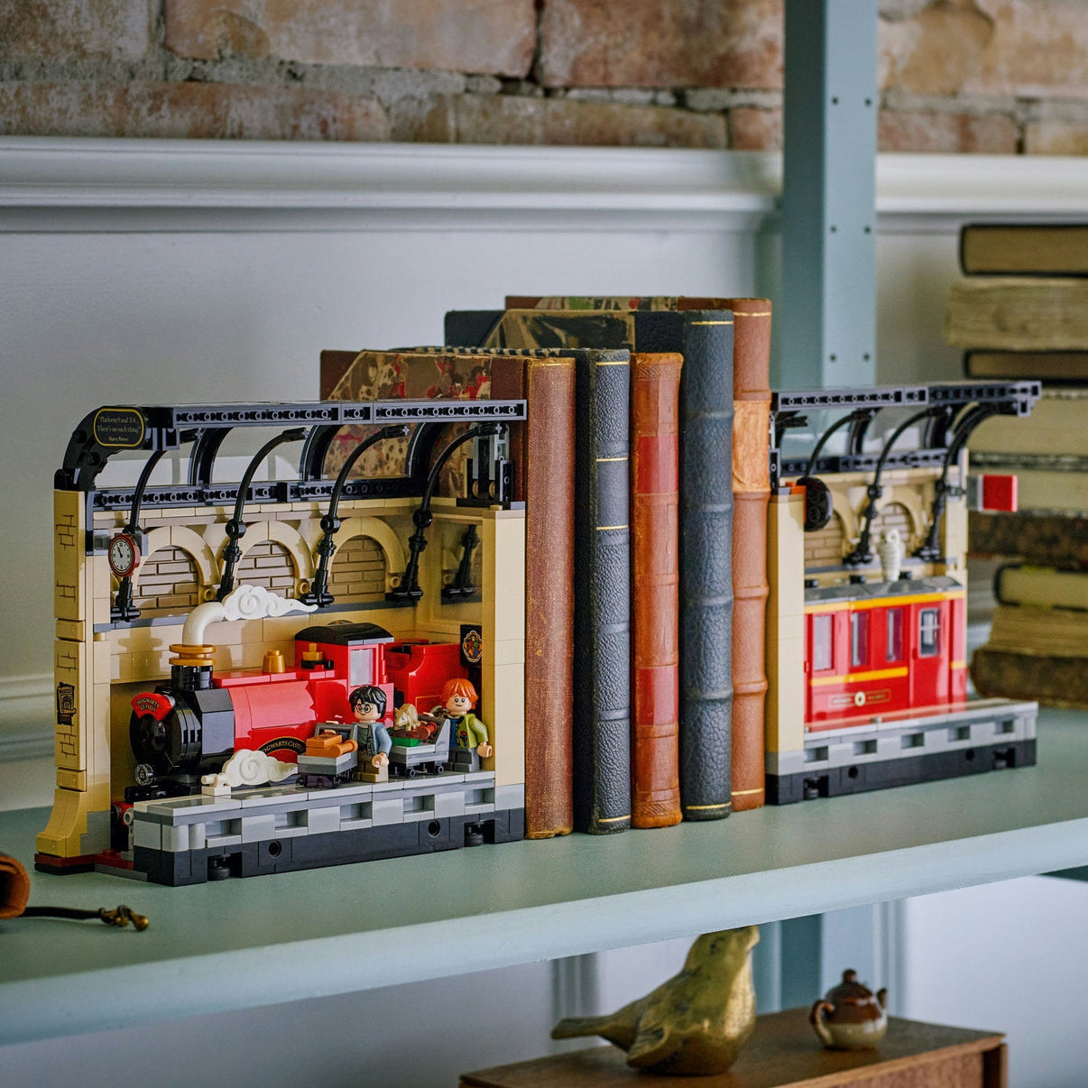 LEGO® Harry Potter™ Book Nook: Hogwarts™ Express
