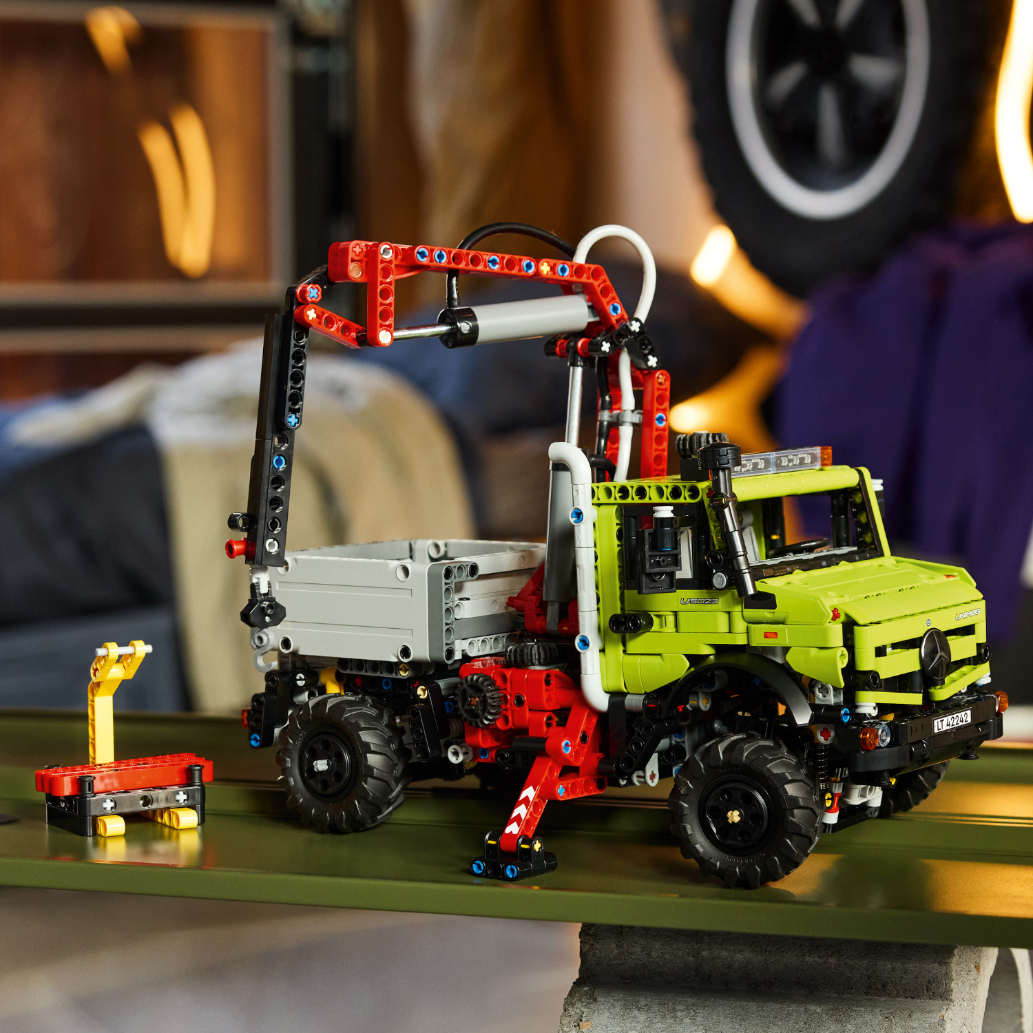 LEGO® Technic Mercedes-Benz Unimog U 5023 with Crane